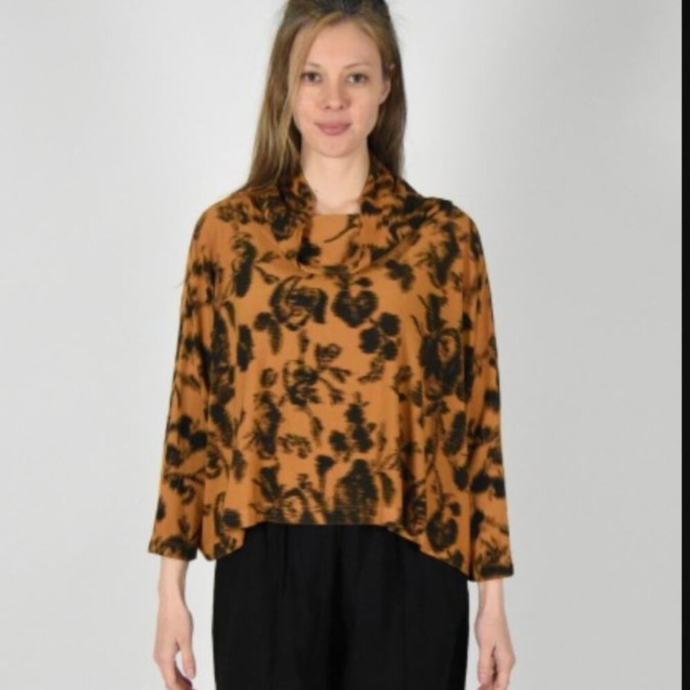 Brynn Walker Cowl Neck Asymmetric Tunic size XS Nugmeg